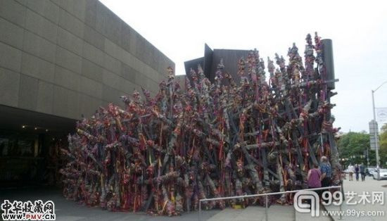 ‘TIP’ (2013) by Phyllida Barlow.