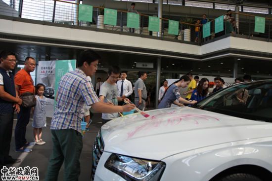 艺术家现场涂鸦