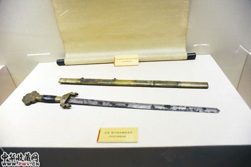 ▲“清前文物展”展出的珍贵文物 摄影 李浩