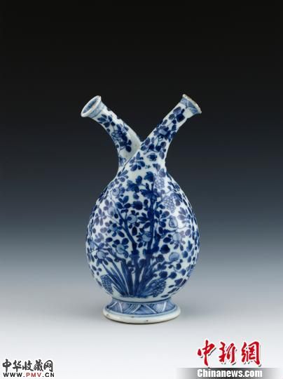 景德镇窑青花果树纹油醋瓶（上海博物馆藏），荷兰收藏家倪汉克捐赠