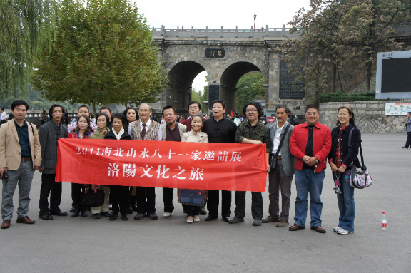 应邀画家游龙门