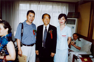与原文化部高占祥副部长合影