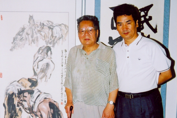 与韦江凡先生参加展览
