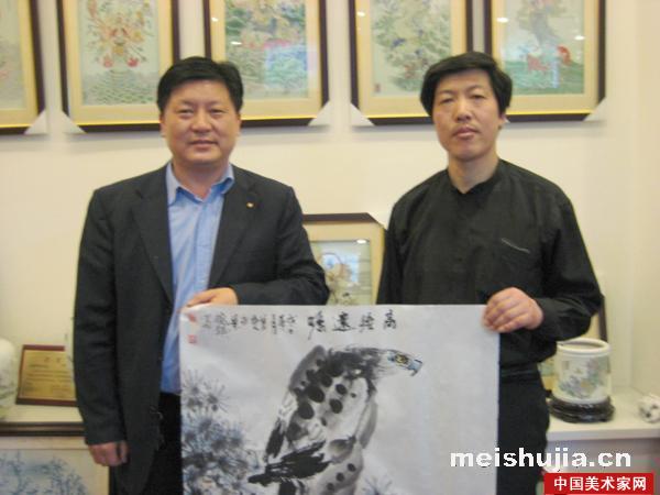 周首先