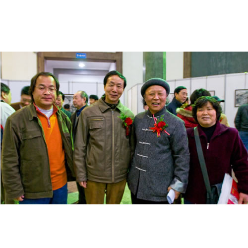 与朱训德和邓辉楚夫妇合影