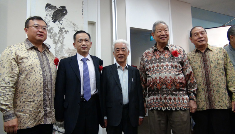 画家君寿与刘建超大使、印尼商界财团领袖合影