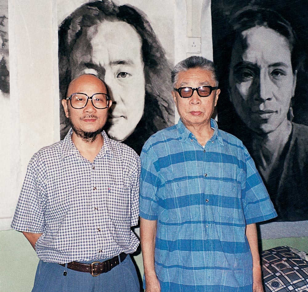 在作家曲波家作客