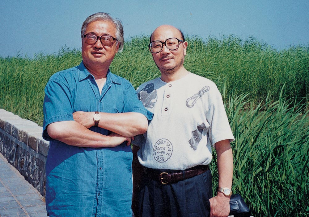 与胡正伟合影于宁夏沙湖
