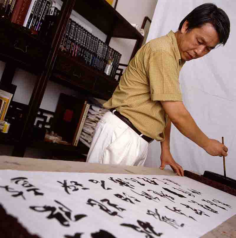 庄默石挥毫