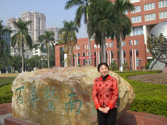 女儿的母校