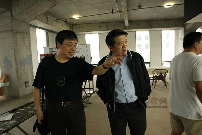 中国写实画派《热血五月·2008》抗震救灾义创作现场