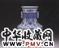 清乾隆 青花缠枝花卉贯耳六方瓶