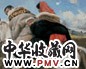 何孔德 1988年 骑着马儿过草原 布面油画