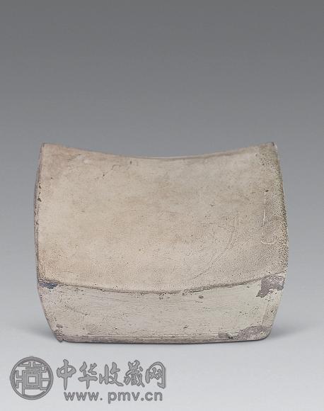 宋 白釉模印鱼水花纹瓷枕