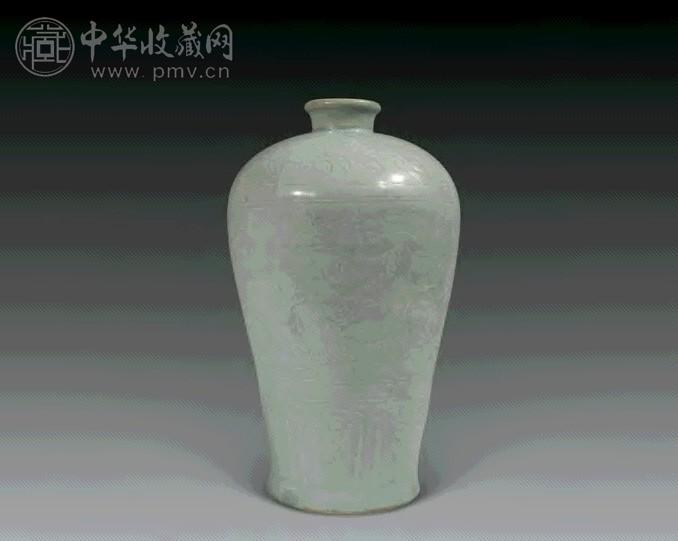 元 青白釉划画龙纹梅瓶