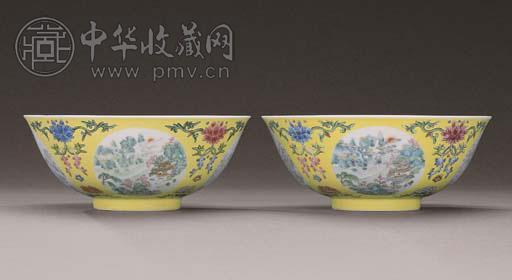 清道光 黄地粉彩开光山水纹碗(1对)