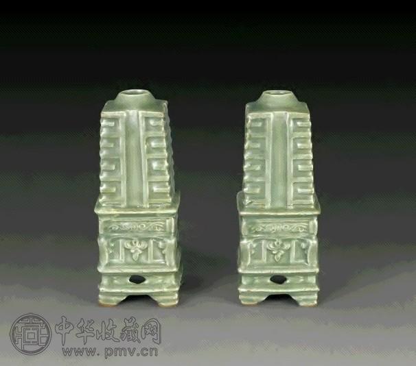 元 龙泉塔式瓶(1对)