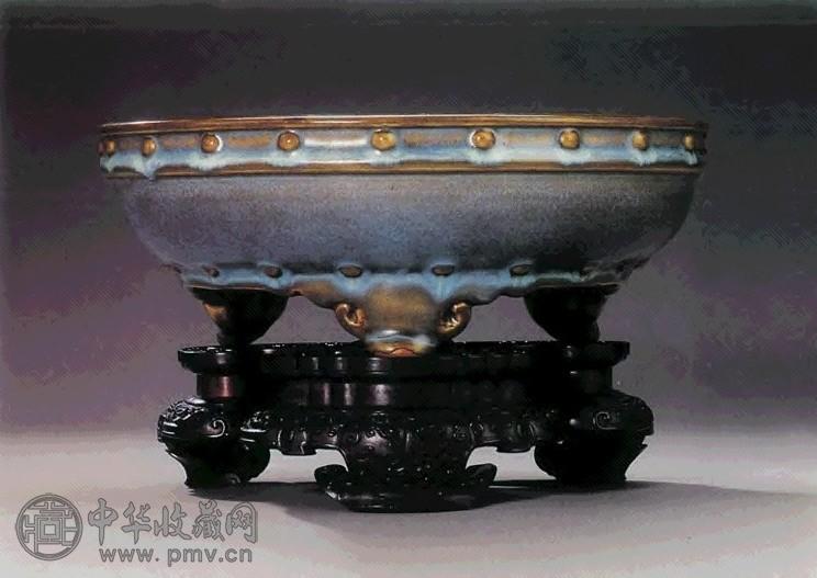 北宋 钧窑天蓝釉鼓钉洗