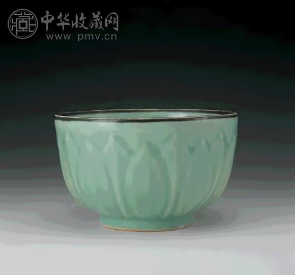 宋 龙泉釉莲花碗