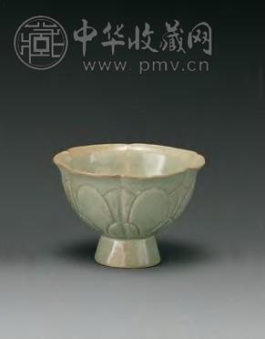 五代 越窑青瓷花口杯