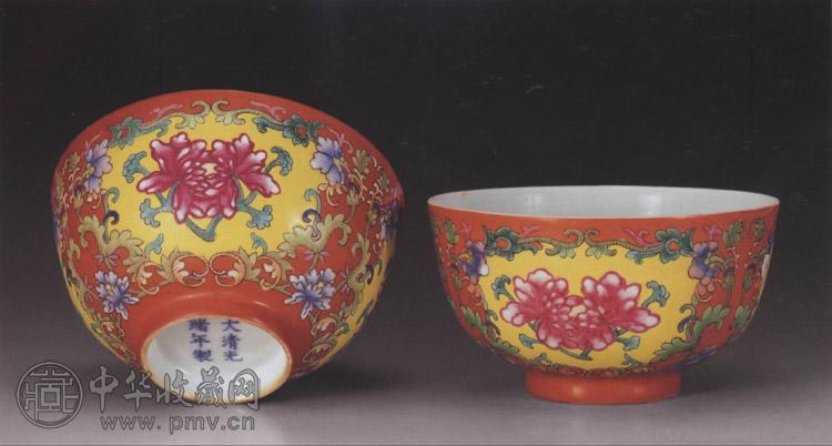 清光绪 珊瑚地粉彩花卉碗