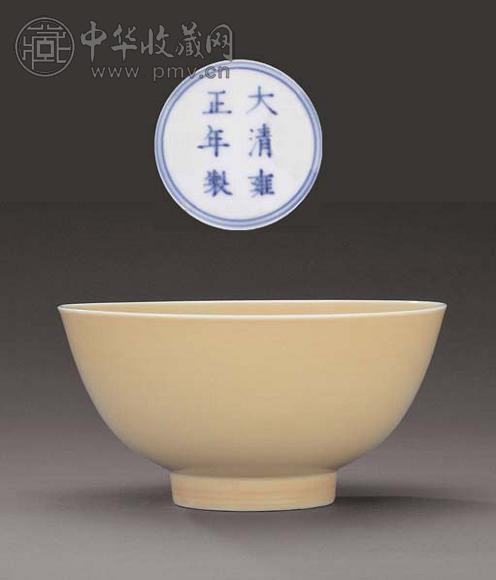 清雍正 芝麻酱釉刻花卉纹碗