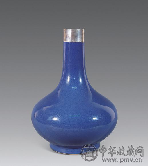 清乾隆 祭蓝釉荸荠瓶