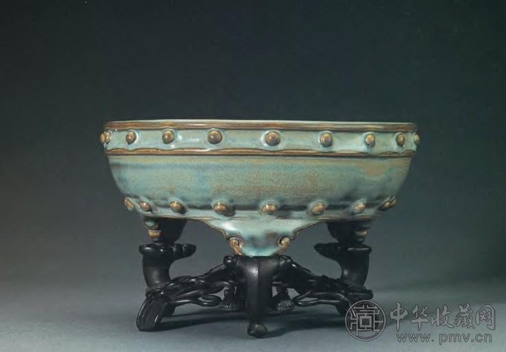 北宋 钧窑天青釉鼓钉三足水仙洗