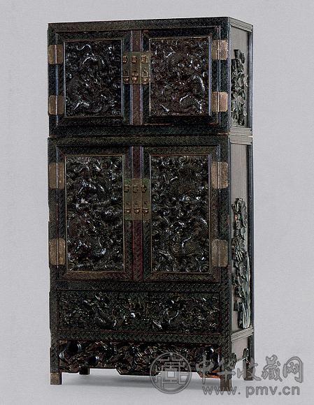 十八世纪晚期 紫檀雕五爪龙如意云纹小顶箱柜