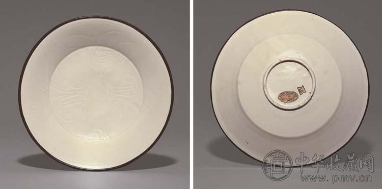 北宋 定窑刻花莲池双凫纹盘