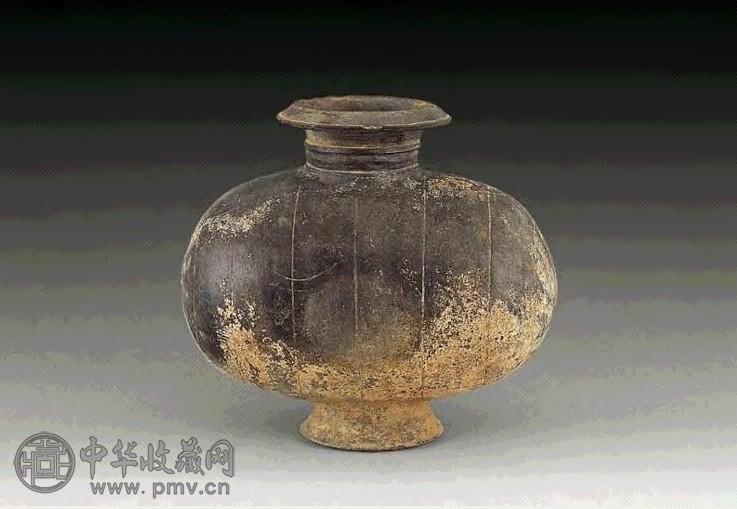 汉 陶弦纹蚕蛹罐