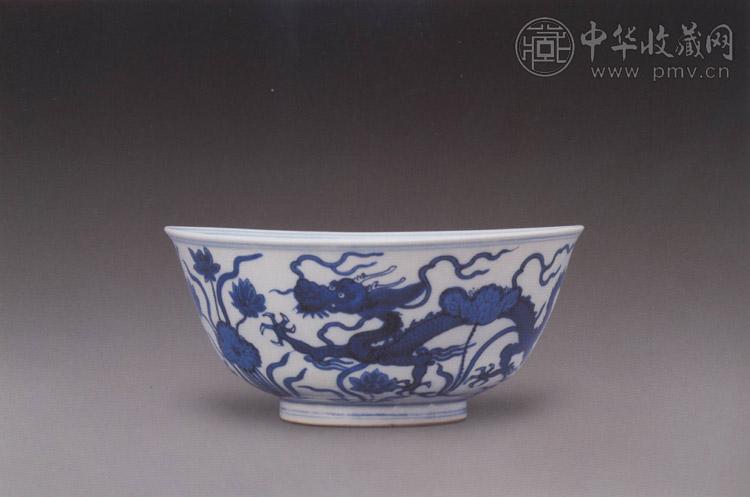明万历 青花荷塘龙纹碗
