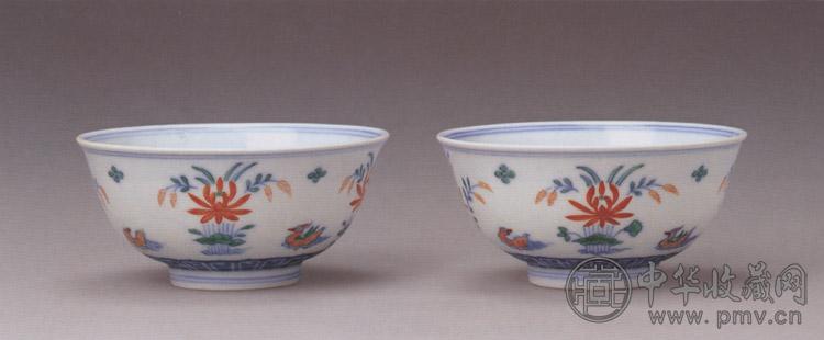 清道光 斗彩荷塘鸳鸯纹碗(1对)