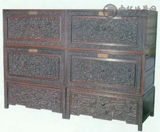 清中期 红木雕龙画柜