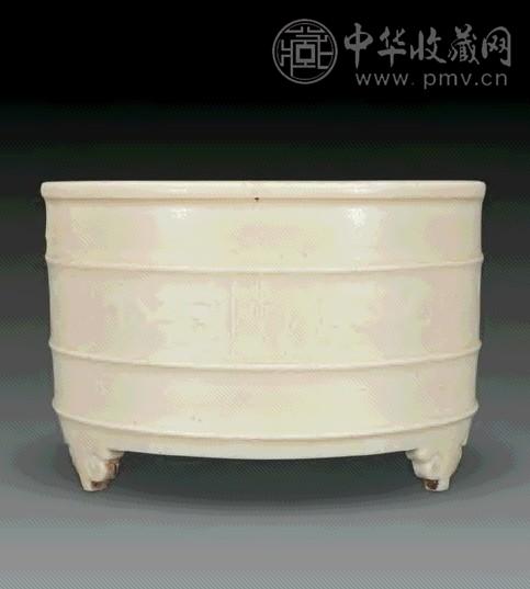 明中期 德化窑白釉环圈夔龙纹三足炉