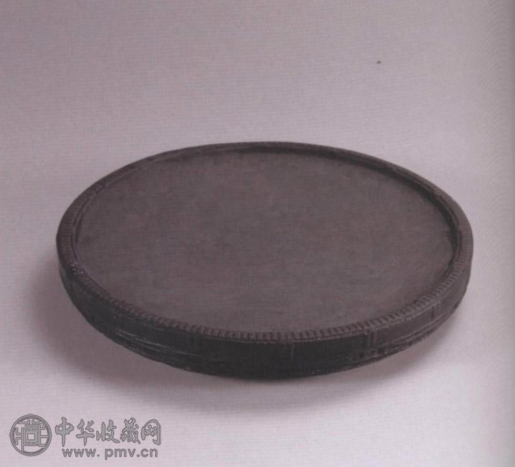 清 端石菠箩纹圆砚(紫檀盒) 清 端石菠箩纹圆砚(紫檀盒)