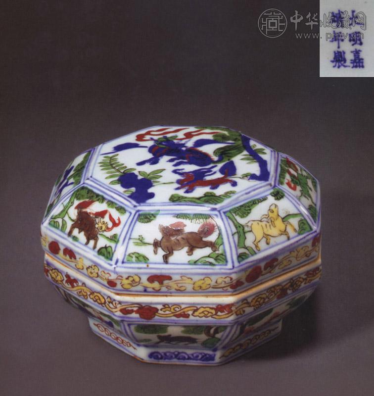 明嘉靖 五彩开光式瑞兽图八棱盖盒