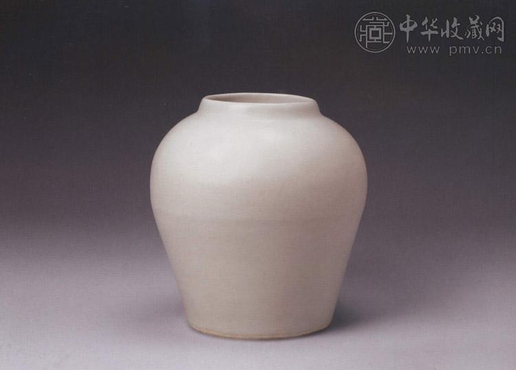 明早期 白釉暗刻龙纹罐