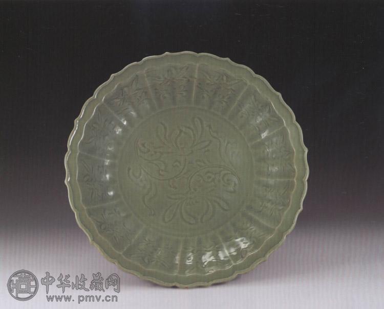 明初 龙泉刻花花口大盘