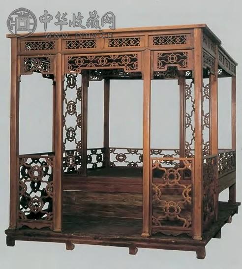 清中期 榉木攒海棠花围拔步床 清中期 榉木攒海棠花围拔步床