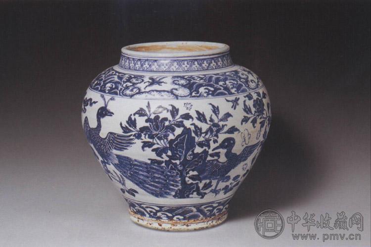 明正统 青花孔雀牡丹图大罐