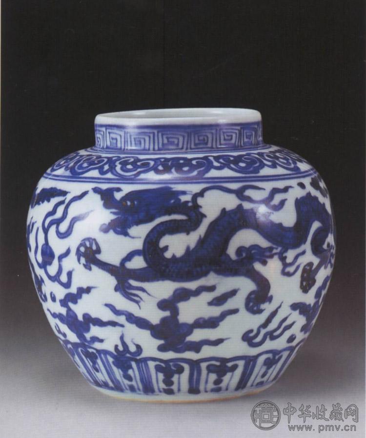 明嘉靖 青花云龙罐