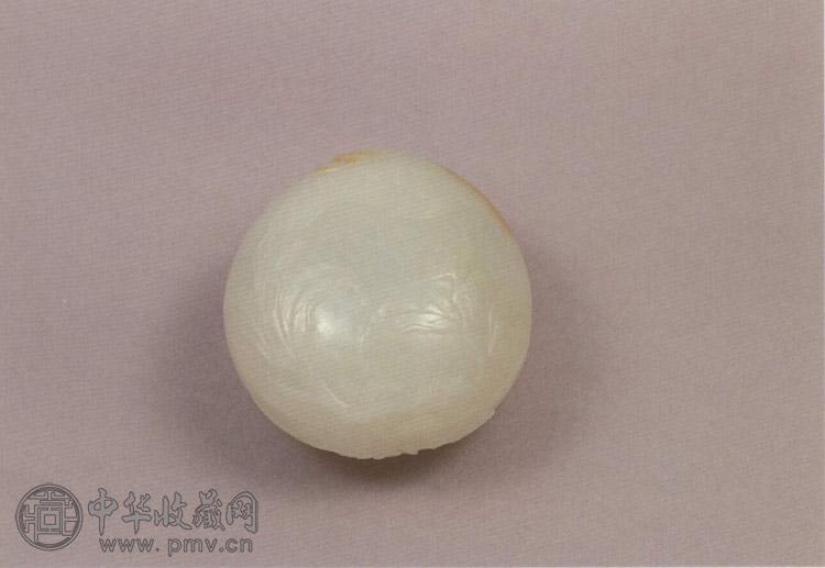 清 白玉留皮雕福寿桃形盒