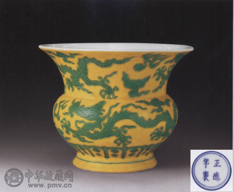 明正德 黄地绿龙扎斗