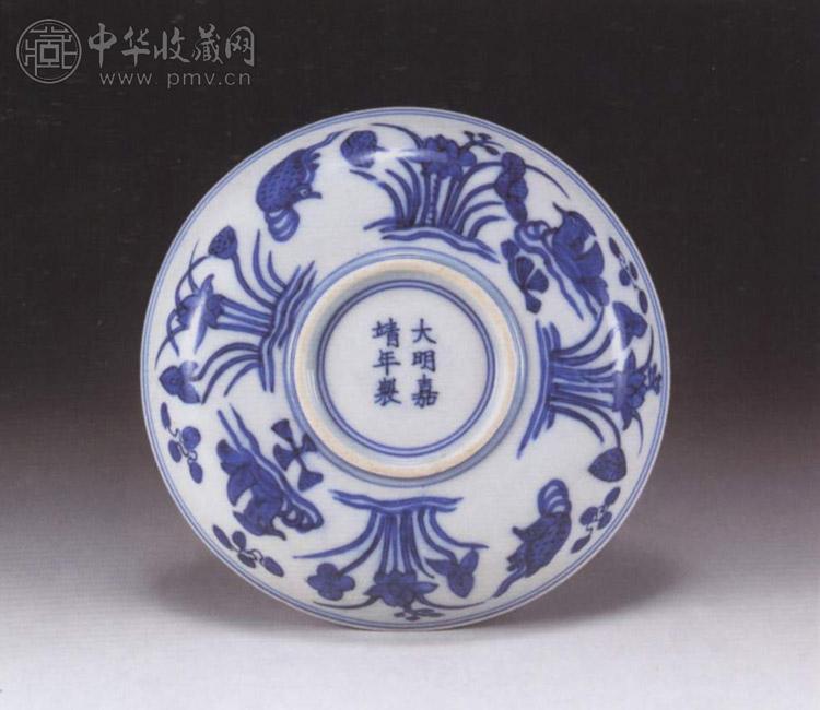 明嘉靖 青花荷莲鸳鸯盘