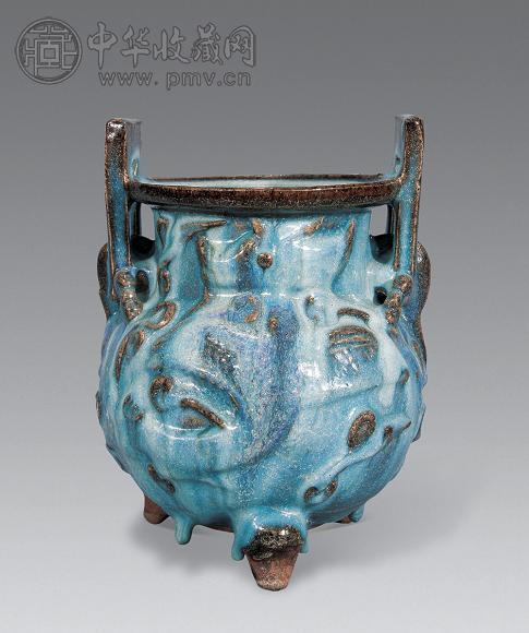 元 钧窑贴龙纹双耳三足炉