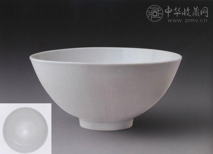 明永乐 甜白釉刻缠枝菊纹碗