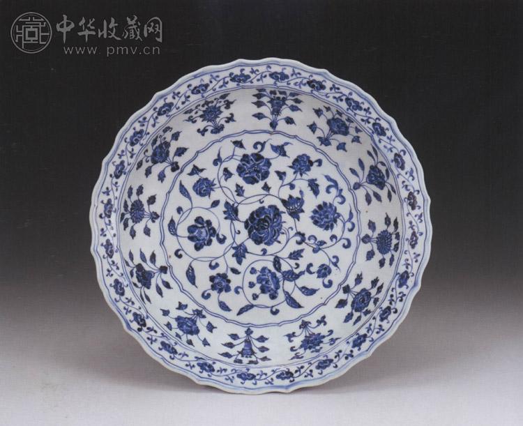 明 青花缠枝花卉折沿花口盘