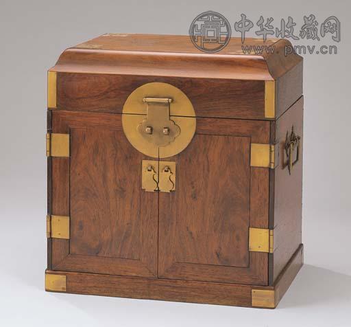 清十八世纪 黄花梨官皮箱