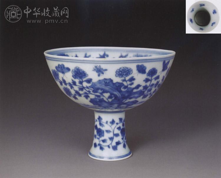 明嘉靖 青花花蝶纹高足碗